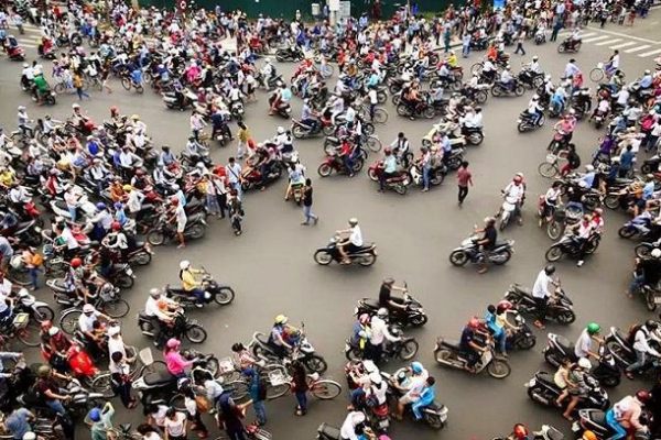 Tips for Crossing Hanoi Streets